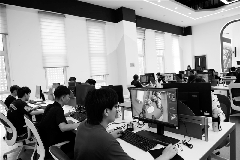 华韩动漫动画师团队正在加紧赶制多部动画作品。受访者供图